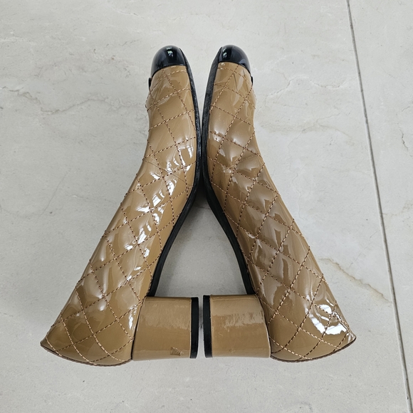 Tory Burch Quilted Tan and Black Heels - Picture 3 of 8